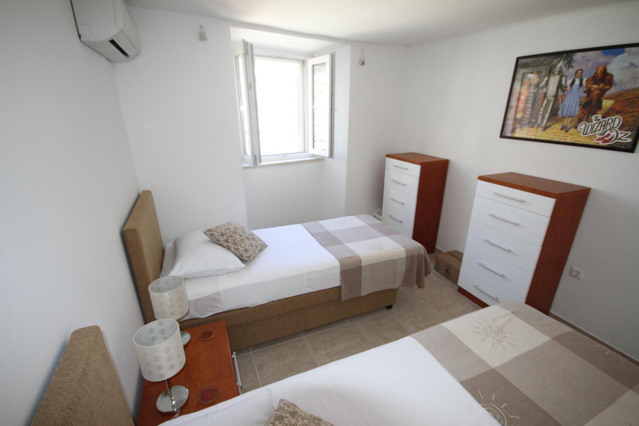 Jacqueline Apartment